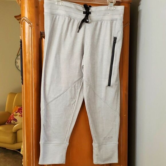 Champion sweat pants, NWOT.  Gray, size Medium. So soft and comfortable. - Picture 1 of 10